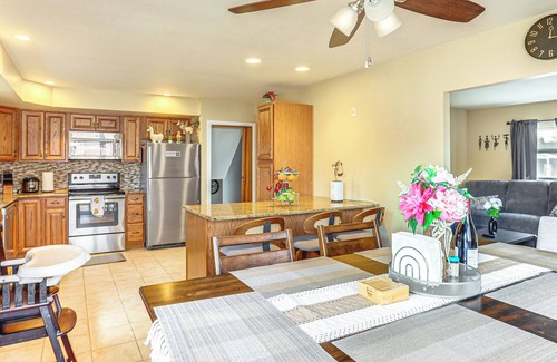 Sinking Spring Maison | 3 Mi to Berkshire Mall: Suburban Stay w/ Yard!