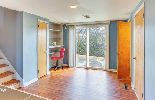Sinking Spring Maison | 3 Mi to Berkshire Mall: Suburban Stay w/ Yard!