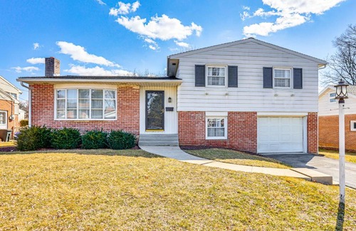 Sinking Spring Maison | 3 Mi to Berkshire Mall Suburban Stay with Yard!