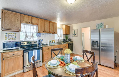 Bacliff Appartement | 3 Mi to Boardwalk: Bacliff Apartment w/ Hot Tub