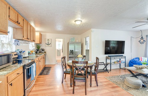 Bacliff Appartement | 3 Mi to Boardwalk: Bacliff Apartment w/ Hot Tub