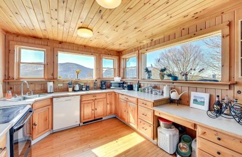 Hobart Maison | 3 Mi to Catskill Trail Stamford Cottage with Views