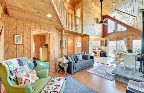 Hobart Maison | 3 Mi to Catskill Trail Stamford Cottage with Views