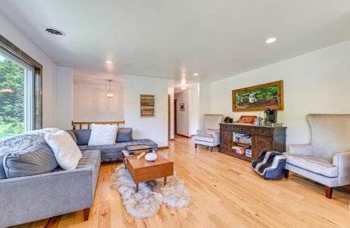 East Jewett Maison | 3 Mi to Colgate Lake Mtn-View Home, Deck and Grill!