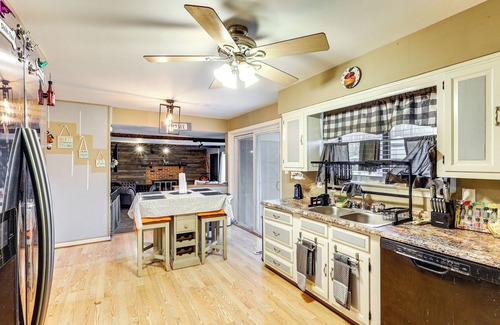 Dover Maison | 3 Mi to Dover Motor Speedway: Pet-Friendly Retreat