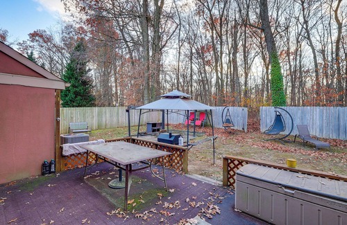 Dover Maison | 3 Mi to Dover Motor Speedway: Pet-Friendly Retreat