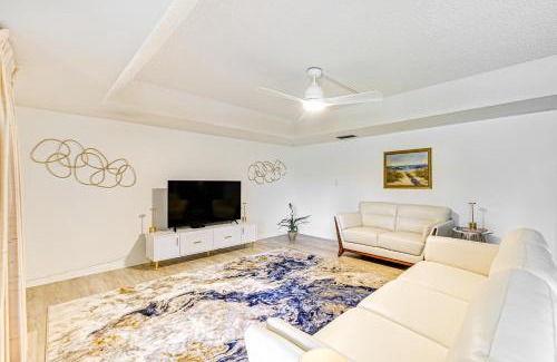 East Naples Appartement | 3 Mi to Downtown Naples Country Club Condo!