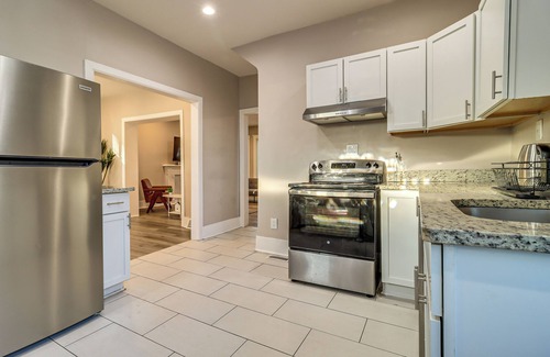 Detroit Maison | 3 Mi to Dtwn Detroit: Spacious Home w/ Yard!