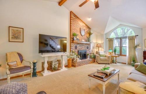 Jefferson City Maison | 3 Mi to Dtwn Jefferson City Family Home with Deck