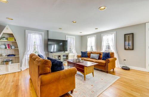 Old Mystic Maison | 3 Mi to Dtwn Mystic Getaway with Deck and Grill!