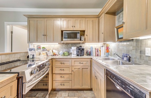 Central Oklahoma City Maison | 3 Mi to Dtwn OKC: Pet-Friendly Paseo Gem!