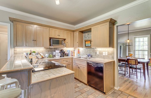 Central Oklahoma City Maison | 3 Mi to Dtwn OKC: Pet-Friendly Paseo Gem!