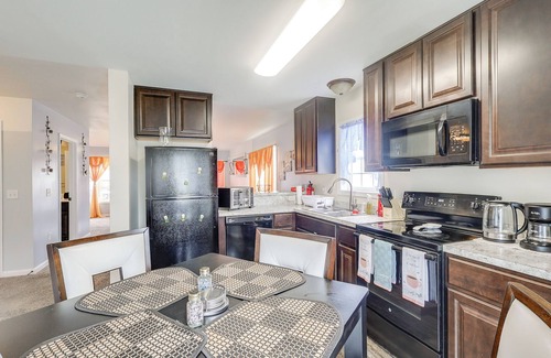 Dover Maison | 3 Mi to Dtwn: Townhome w/ Deck in Dover