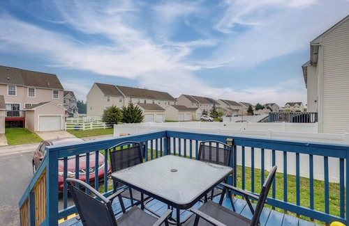 Dover Maison | 3 Mi to Dtwn: Townhome w/ Deck in Dover