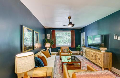 Wilkinsburg Maison | 3 Mi to Frick Park Artsy, Urban Retreat with Deck