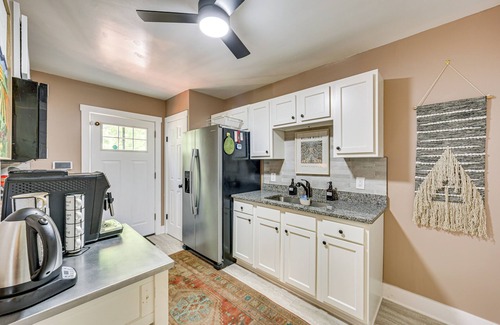 Wilkinsburg Maison | 3 Mi to Frick Park: Artsy, Urban Retreat w/Deck