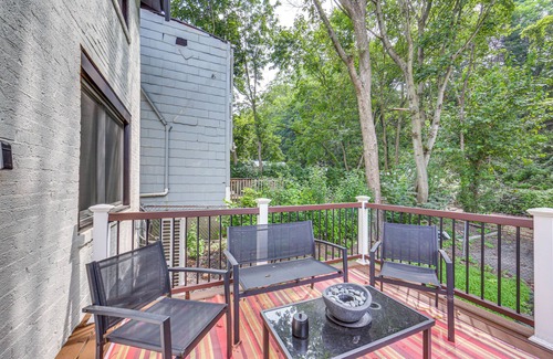 Wilkinsburg Maison | 3 Mi to Frick Park: Artsy, Urban Retreat w/Deck