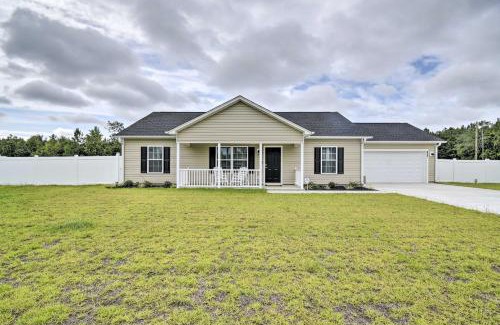 Loris Maison | 3 Mi to Golf Loris Home with Big Private Yard!