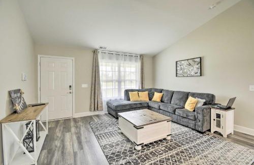Loris Maison | 3 Mi to Golf Loris Home with Big Private Yard!