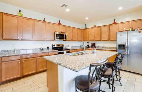 Canyon Trails West Maison | NOUVEAU! Desert Den w / Oasis, à 5 km de Goodyear Ballpark!