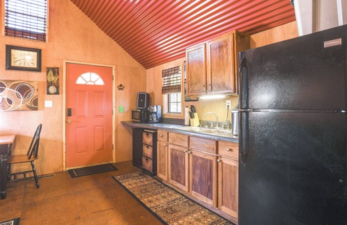 Clinton Cabine | 3 Mi to Greers Ferry Lake: Peaceful Cabin w/ Deck!