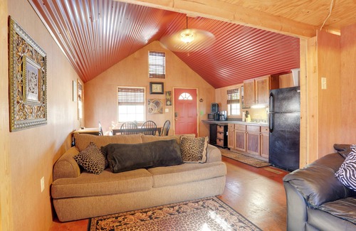 Clinton Cabine | 3 Mi to Greers Ferry Lake: Peaceful Cabin w/ Deck!