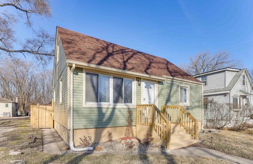 Gary Maison | 3 Mi to Hard Rock Casino Charming Home in Gary!
