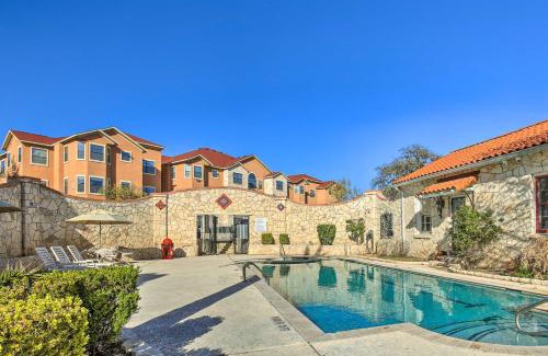 Eckhert Crossing Appartement | 3 Mi to Hospitals Stylish Condo in San Antonio!