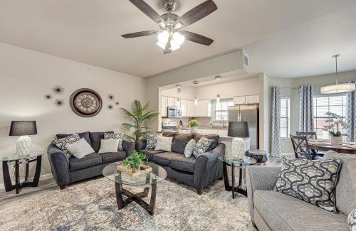 Eckhert Crossing Appartement | 3 Mi to Hospitals Stylish Condo in San Antonio!