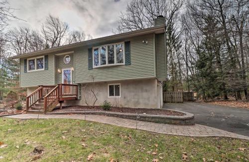 Pocono Summit Maison | 3 Mi to Kalahari Pocono Mountain Home with Fire Pit