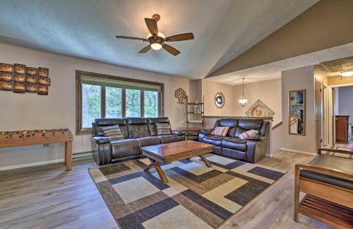 Pocono Summit Maison | 3 Mi to Kalahari Pocono Mountain Home with Fire Pit