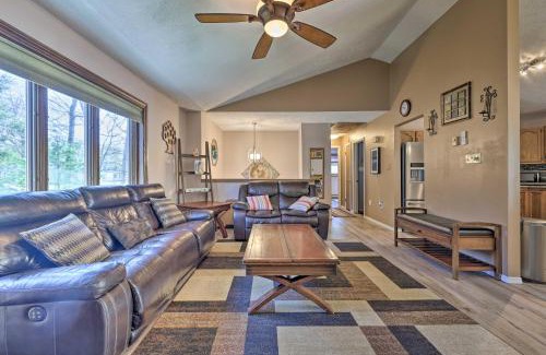 Pocono Summit Maison | 3 Mi to Kalahari Pocono Mountain Home with Fire Pit