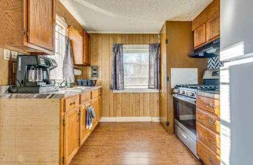 Pine Bluff Maison | 3 Mi to Lake Saracen Pine Bluff Home with Grill!