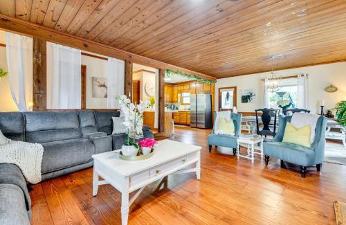 Marietta Maison | 3 Mi to Marietta Square Hot Tub Haven with 2 Patios