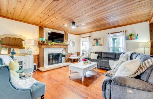 Marietta Maison | 3 Mi to Marietta Square Hot Tub Haven with 2 Patios