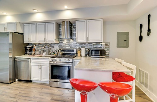 Trinidad Appartement | 3 Mi to National Mall: DC Apt w/ Fenced Yard