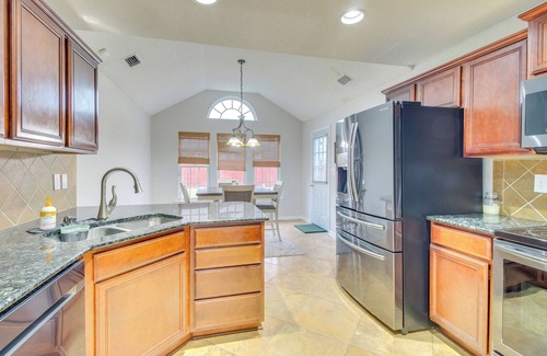 Windsor Forest Maison | 3 Mi to Oglethorpe Mall: Home w/ Fenced Yard!