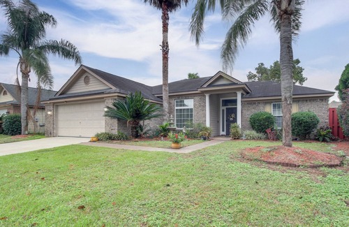 Windsor Forest Maison | 3 Mi to Oglethorpe Mall: Home w/ Fenced Yard!