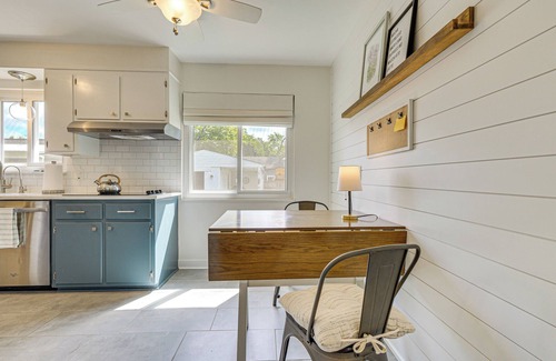 Clintonville Maison | 3 Mi to Ohio State: Updated Home w/ Yard!