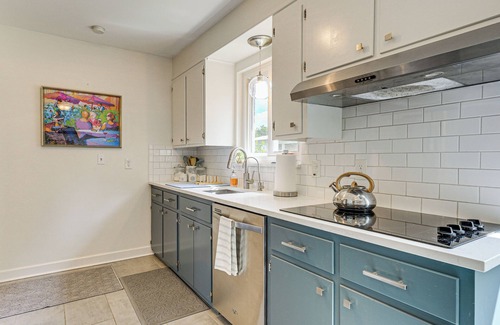 Clintonville Maison | 3 Mi to Ohio State: Updated Home w/ Yard!