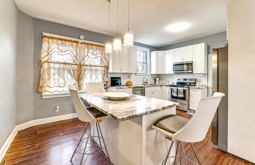 Yeadon Maison | 3 Mi to Penn Pet-Friendly Townhome in Yeadon!