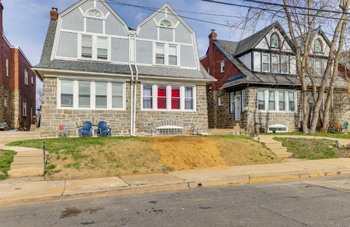 Yeadon Maison | 3 Mi to Penn Pet-Friendly Townhome in Yeadon!