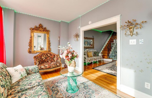 Yeadon Maison | 3 Mi to Penn Pet-Friendly Townhome in Yeadon!