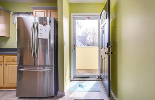 Lewes Appartement | 3 Mi to Savannah Beach: Lewes Condo w/ Pool Access