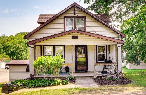 Waterloo Appartement | 3 Mi to Seneca Lake Couples Apt with River Access