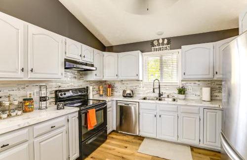 West Lincoln Maison | 3 Mi to UNL and Memorial Stadium Home with Large Yard