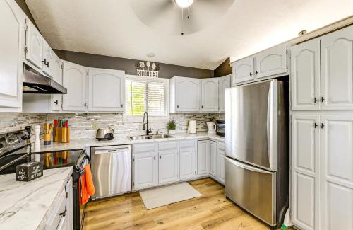 West Lincoln Maison | 3 Mi to UNL and Memorial Stadium Home with Large Yard