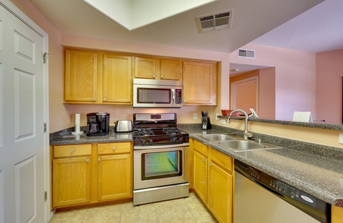 Maryvale Village Copropriété | Quiet Phoenix Condo Near Westgate & Hiking Areas