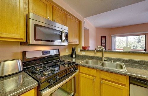 Maryvale Village Copropriété | Quiet Phoenix Condo Near Westgate & Hiking Areas
