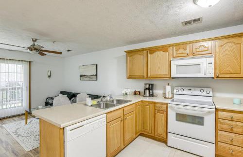 Morgantown Appartement | 3 Mi to WVU Condo with Deck in Morgantown